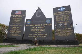 The 303rd Bomg Group Memorial - Molesworth